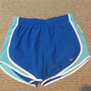Nike tempo short